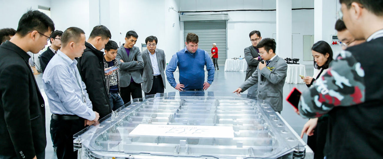 SKS Welding Systems VR China: Mit SKS Technologie geschweißte Batteriewanne eines führenden Fahrzeugherstellers in der Schweißmusterausstellung